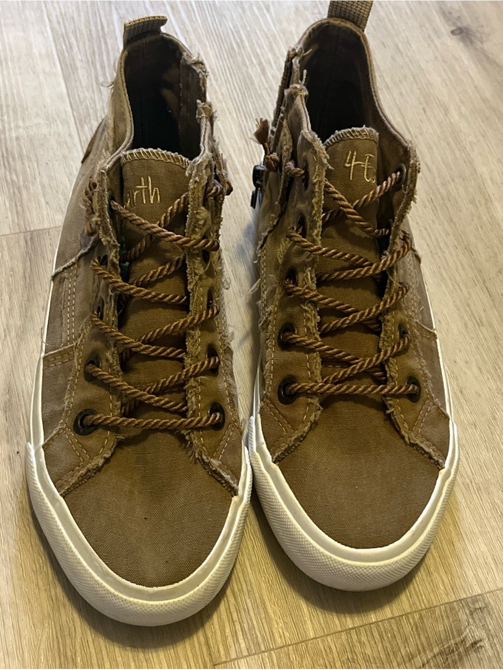 Casual Brown Canvas High-Top Women's Sneakers 4 Earth Blowfish Malibu